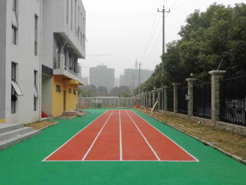 塑膠跑道是否為透水鋪裝？